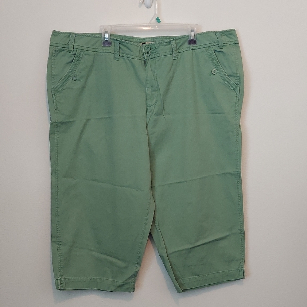 Faded Glory Green Capris Relaxed Fit